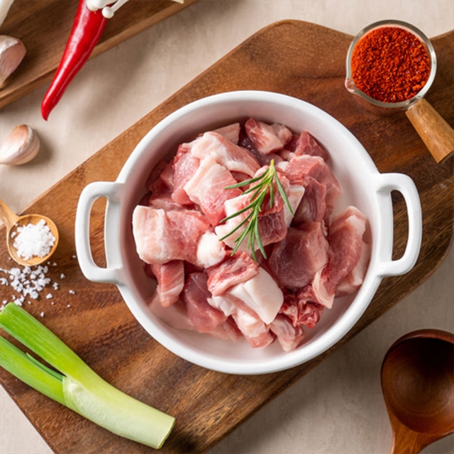 찌개용으로 깍둑썰기해 간편한 모둠찌개